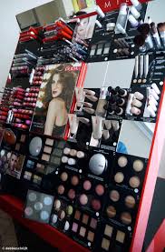 make up display schoonheidssalon